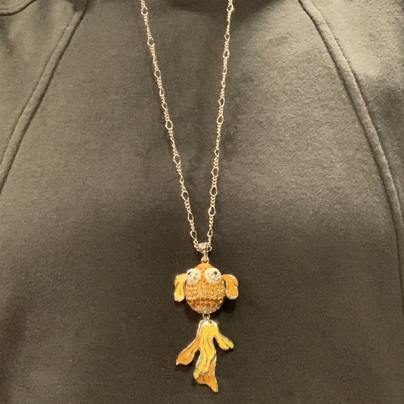 FIFTH AVENUE COLLECTION cute & sparkly Fish 🐠 Necklace - Picture 3 of 8
